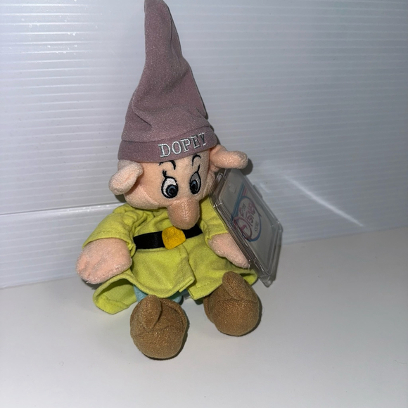 Disney Store Exclusive Snow White & The Seven Dwarfs Dopy Beanie plush toy NWT - Picture 4 of 9